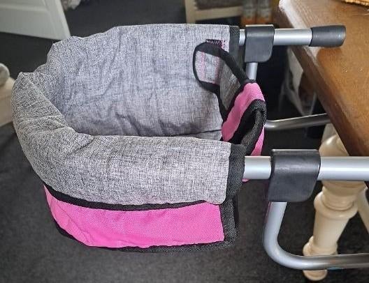 Tafelkinderstoel voor de pop, Ophalen, Zo goed als nieuw, Pop