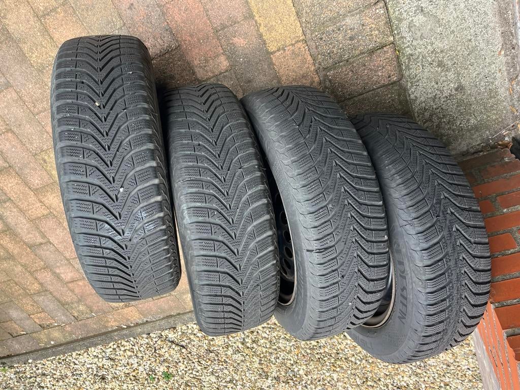 4 Winterbanden Vredestein Snowtracs Honda Jazz 2010, Auto-onderdelen, Ophalen, Gebruikt, 15 inch, 175 mm