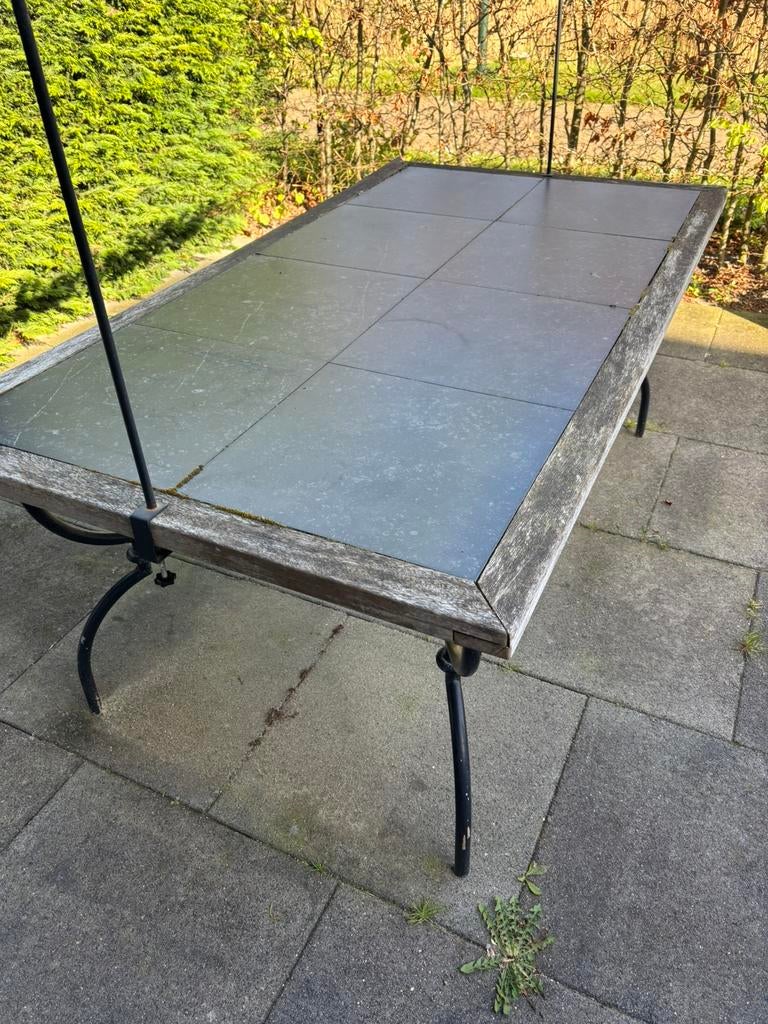 Tuintafel houten blad met tegels ijzeren onderstel, Ophalen, Gebruikt, Rechthoekig, Hout