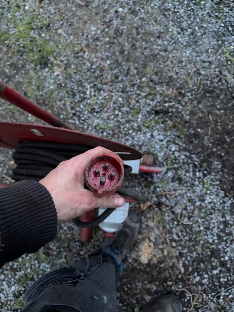 Krachtstroom haspel op wieltjes - 20 meter, Ophalen, Gebruikt, Kabel of Snoer