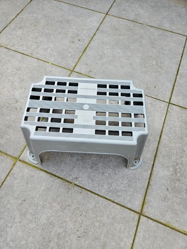 Opstapje caravan/camper Dethleffs, Caravans en Kamperen, Ophalen of Verzenden, Zo goed als nieuw, Campingkast