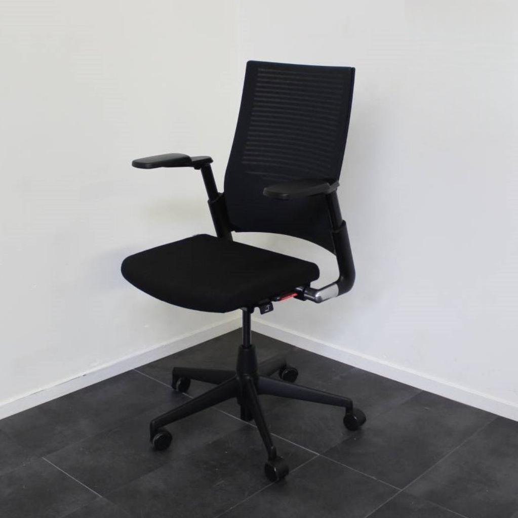 Ahrend 2020 Bureaustoel, Nieuwe stof zwart, Huis en Inrichting, Bureaustoelen, Gebruikt, -, Zwart, -