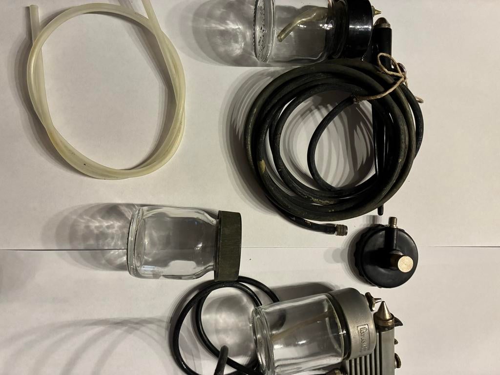 Revell Omega Airbrush 2 x en een extra potje, Gebruikt, Auto, Revell, Groter dan 1:32