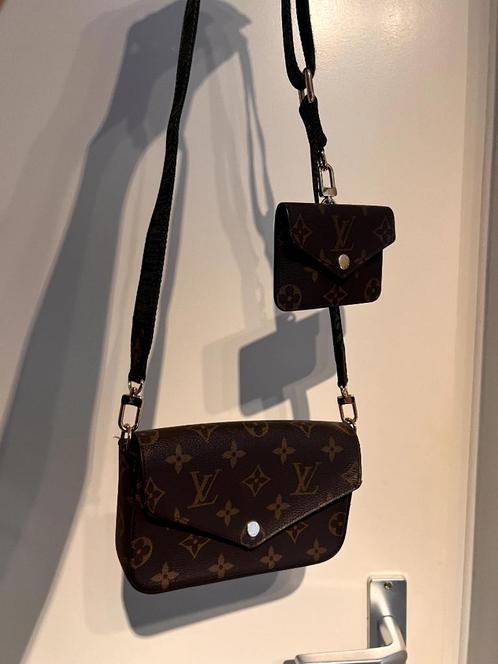 Louis Vuitton - Félicie Strap & Go Monogram M80091, Sieraden, Tassen en Uiterlijk, Tassen | Damestassen, Nieuw, Handtas, Bruin