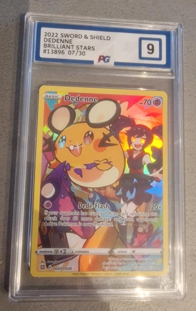 Pokemon Kaart Dedenne (BRS TG07) Grade 9, Hobby en Vrije tijd, Verzamelkaartspellen | Pokémon, Zo goed als nieuw, Losse kaart