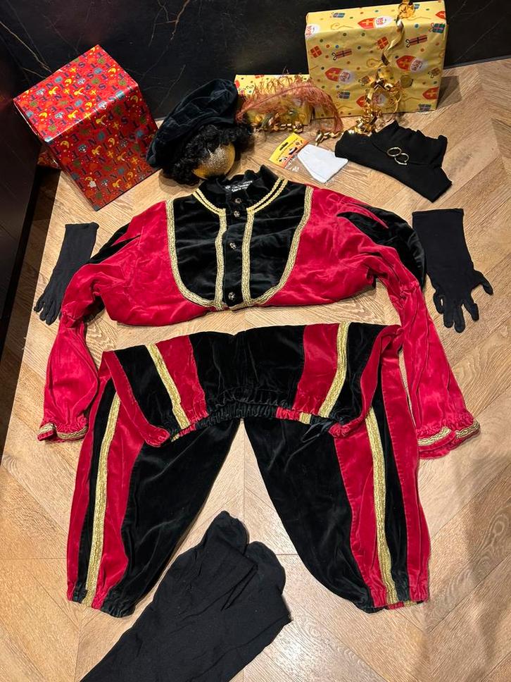Pietenpak zwart rood maat xl vintage velours sinterklaas, Diversen, Sinterklaas, Zo goed als nieuw, Ophalen of Verzenden