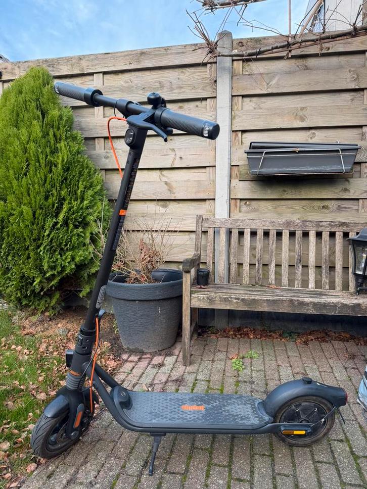 Elektrische step Segway Ninebot F2 Pro, Fietsen en Brommers, Steps, Zo goed als nieuw, Elektrische step (E-scooter), Ophalen