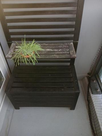 Plantenbak met rek beschikbaar voor biedingen