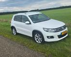 Volkswagen  tiguan Rline 1.4 tsi bluemotion dsg automaat, Auto's, Volkswagen, Automaat, Zwart, Leder en Stof, Wit
