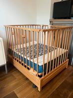 Houten box vintage op wieltjes inclusief matras (in mi, Kinderen en Baby's, Boxen, Ophalen, Gebruikt, Vierkant, In hoogte verstelbaar