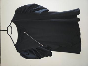 Nieuw top met rits beschikbaar voor biedingen