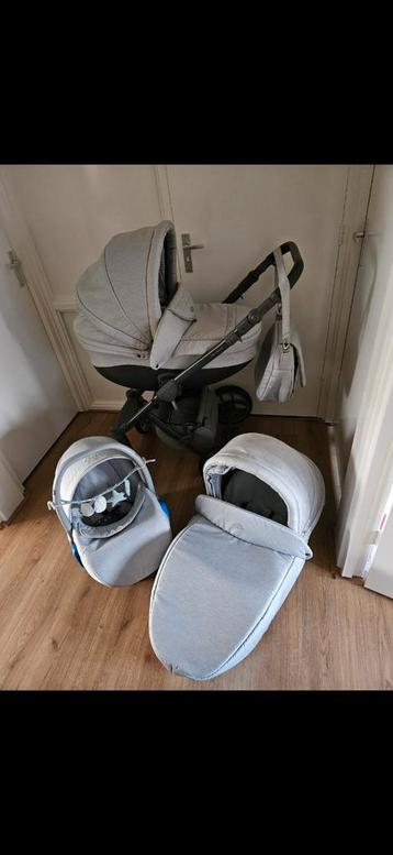 Prachtige 3 in 1 kinderwagen+luiertas beschikbaar voor biedingen
