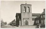 Schoondijke - R.K. Kerk met Volkswagen Kever 1961, Verzamelen, Ansichtkaarten | Nederland, Ophalen of Verzenden, 1960 tot 1980