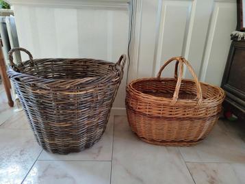 2 grote rieten manden beschikbaar voor biedingen