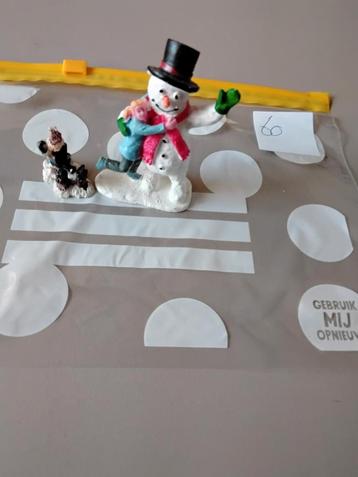 Winterse Decoratie: Sneeuwpop met Kind & FiguurALLEEN OPHALE beschikbaar voor biedingen