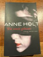 Wat nooit gebeurt - Anne Holt, Boeken, Ophalen of Verzenden, Zo goed als nieuw, Scandinavië