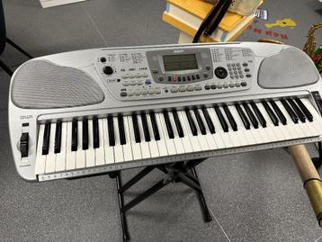 Diverse Keyboards zelfspelend en spelen echt  beschikbaar voor biedingen