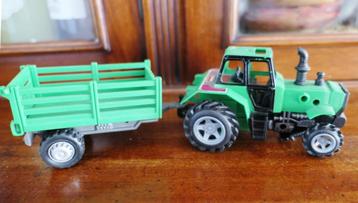 Groene tractor - trekker met kar / aanhanger beschikbaar voor biedingen