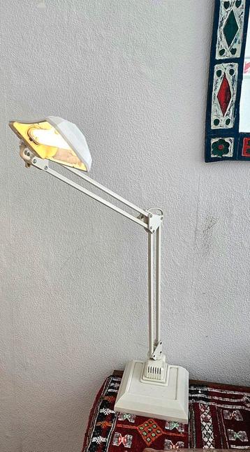 Vintage tafellamp wit metaal bureaulamp jaren 70 hobbylamp  beschikbaar voor biedingen