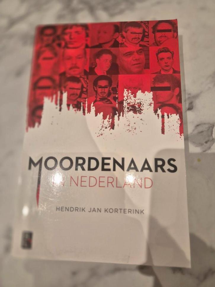 Moordenaars in Nederland - Hendrik Jan Korterink, Boeken, Thrillers, Zo goed als nieuw, Nederland, Ophalen of Verzenden
