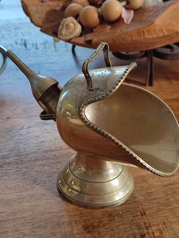 Ouderwetse Kandij pot met schepje beschikbaar voor biedingen