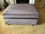 Rofra Home hocker/poef Velvet bruin/taupe met wieltjes, Huis en Inrichting, Banken | Voetenbanken en Poefen, Ophalen, Hout, 75 tot 100 cm
