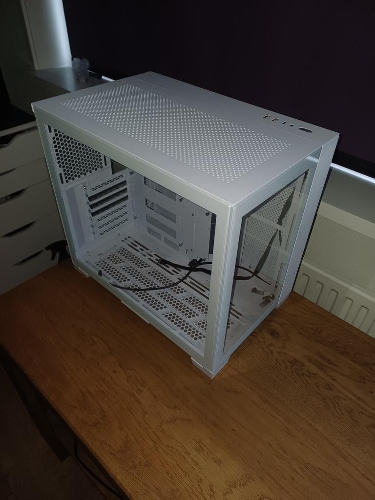 Lian li o11 mini snow white, Computers en Software, Computerbehuizingen, Ophalen