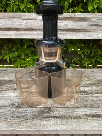 Hurom Slowjuicer + boek Slowjuice Bar beschikbaar voor biedingen