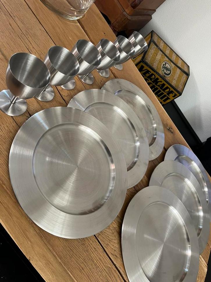 Zes metalen onderborden en glazen HEMA, Huis en Inrichting, Keuken | Servies, Zo goed als nieuw, Bord(en), Overige stijlen, Overige materialen