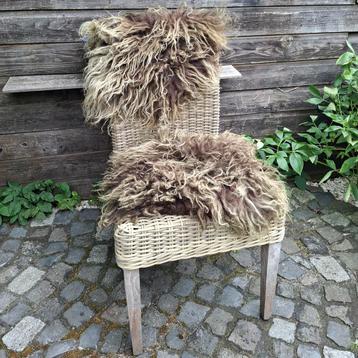 2 schapenvachten bruin beschikbaar voor biedingen