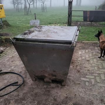 Bouwkast met waterput  beschikbaar voor biedingen