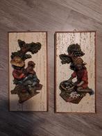 Twee retro schilderijtjes in relief, Huis en Inrichting, Woonaccessoires | Schilderijen, Tekeningen en Foto's, Ophalen, Minder dan 50 cm