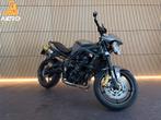 TRIUMPH STREET TRIPLE (2010), 675 cc, Motorrijbewijs A, Bedrijf, Meer dan 35 kW