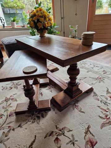 1 eiken salontafell + 1 eiken bijzettafel beschikbaar voor biedingen