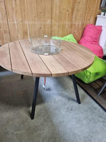 Eettafel rond buiten hardhout beschikbaar voor biedingen