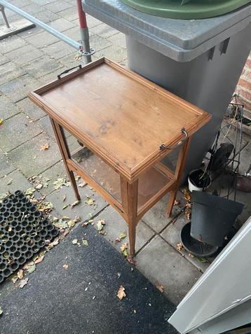 Gratis ophalen theekastje met los dienblad beschikbaar voor biedingen