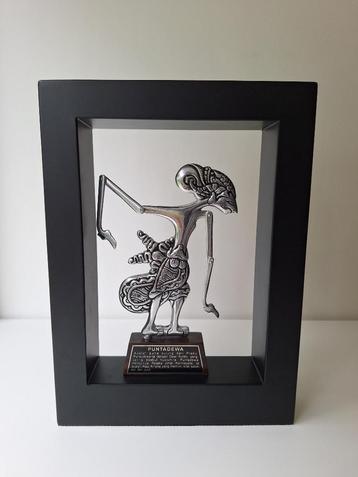 Puntadewa Wayang pop beschikbaar voor biedingen