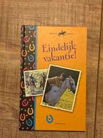 Eindelijk Vakantie! - Manege Meiden Boek, Ophalen of Verzenden, Zo goed als nieuw, Overige onderwerpen, Verhaal of Roman