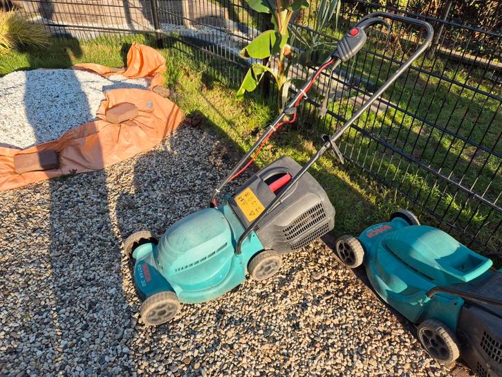 Bosch Rotak 32 Grasmaaier - Elektrisch, Tuin en Terras, Grasmaaiers, Gebruikt, Elektrische grasmaaier, 30 t/m 39 cm, Cirkelmaaier