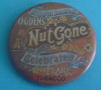 Button Nut Gone Flake tabacco, Verzamelen, Speldjes, Pins en Buttons, Ophalen of Verzenden, Zo goed als nieuw, Merk, Button