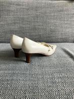 Witte leren pumps maat 39, Kleding | Dames, Schoenen, Ophalen of Verzenden, Gedragen, Wit