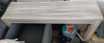 Leuke sidetable beschikbaar voor biedingen