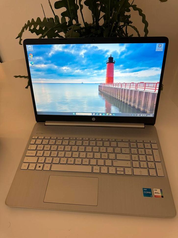 HP 15 inch laptop - Perfecte staat, Computers en Software, Windows Laptops, Zo goed als nieuw, 15 inch, SSD, 2 tot 3 Ghz, Ophalen of Verzenden