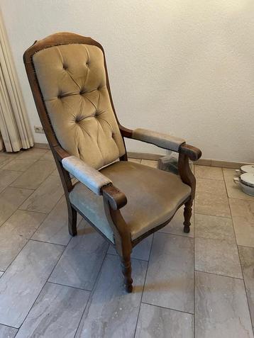 Antieke Fauteuil met Gecapitonneerde Rugleuning Beige Stof beschikbaar voor biedingen