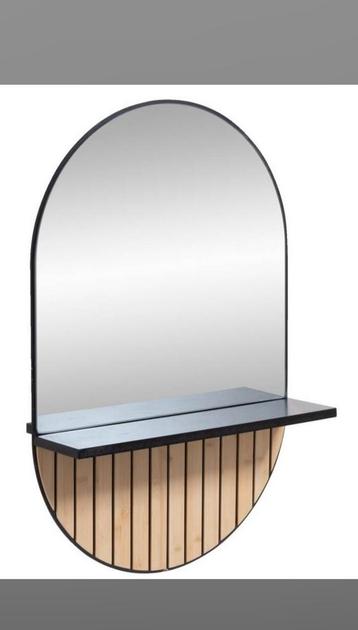 Mooie nieuwe spiegel met plankje beschikbaar voor biedingen