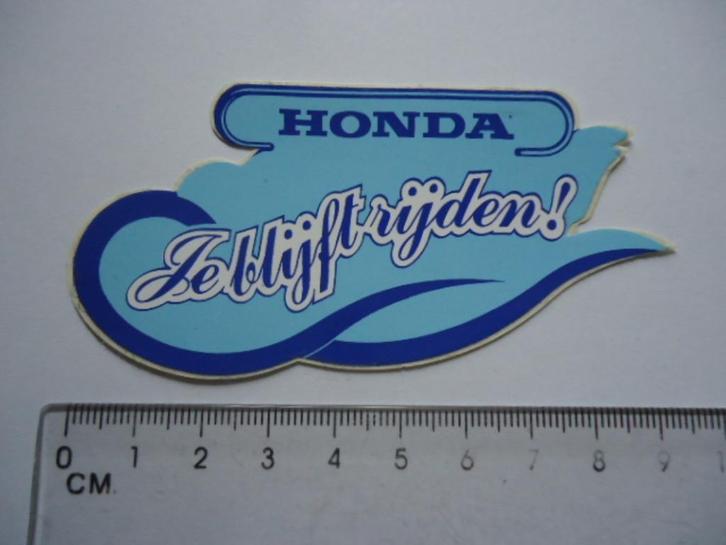 sticker oud HONDA Ze blijft rijden brommer motor bromfiets, Verzamelen, Stickers, Zo goed als nieuw, Bedrijf of Vereniging, Verzenden
