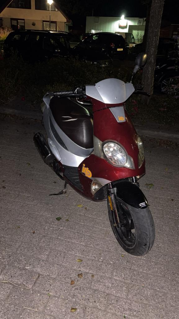 Generic ideo 2t 50cc, Fietsen en Brommers, Snorfietsen en Snorscooters, Zo goed als nieuw, Overige merken, Ophalen