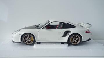 Porsche 911 GT2 RS in schaal 1:18 beschikbaar voor biedingen