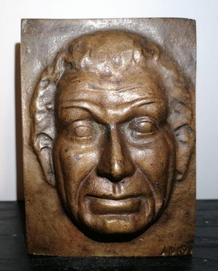 Gesigneerde bronzen reliëfsculptuur – Portretkop, Antiek en Kunst, Antiek | Koper en Brons, Ophalen