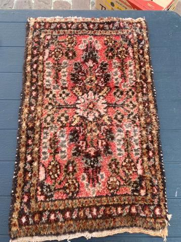 Klein perzisch tapijt beschikbaar voor biedingen